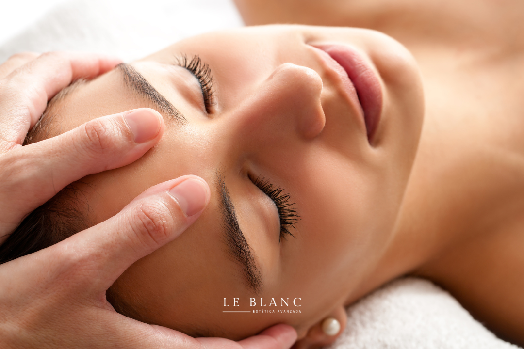 masaje facial en centro de estética masaje facial en centro de estetica
